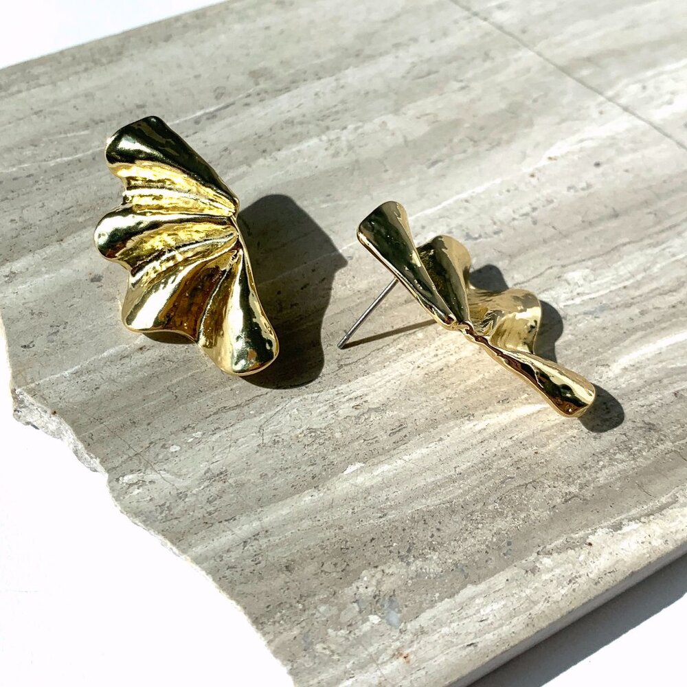 NEW~ Anthropologie Amber Sceats "Luca" Wavy Gold Wings Earrings - Picture 11 of 13